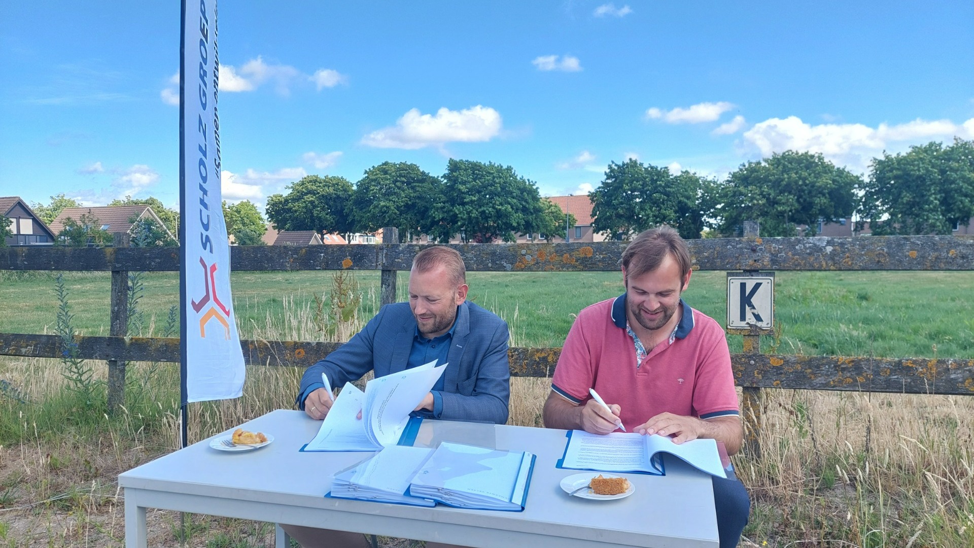 De Hofgeesterweg te Velserbroek - Het ondertekenen van de Anterieure overeenkomst 