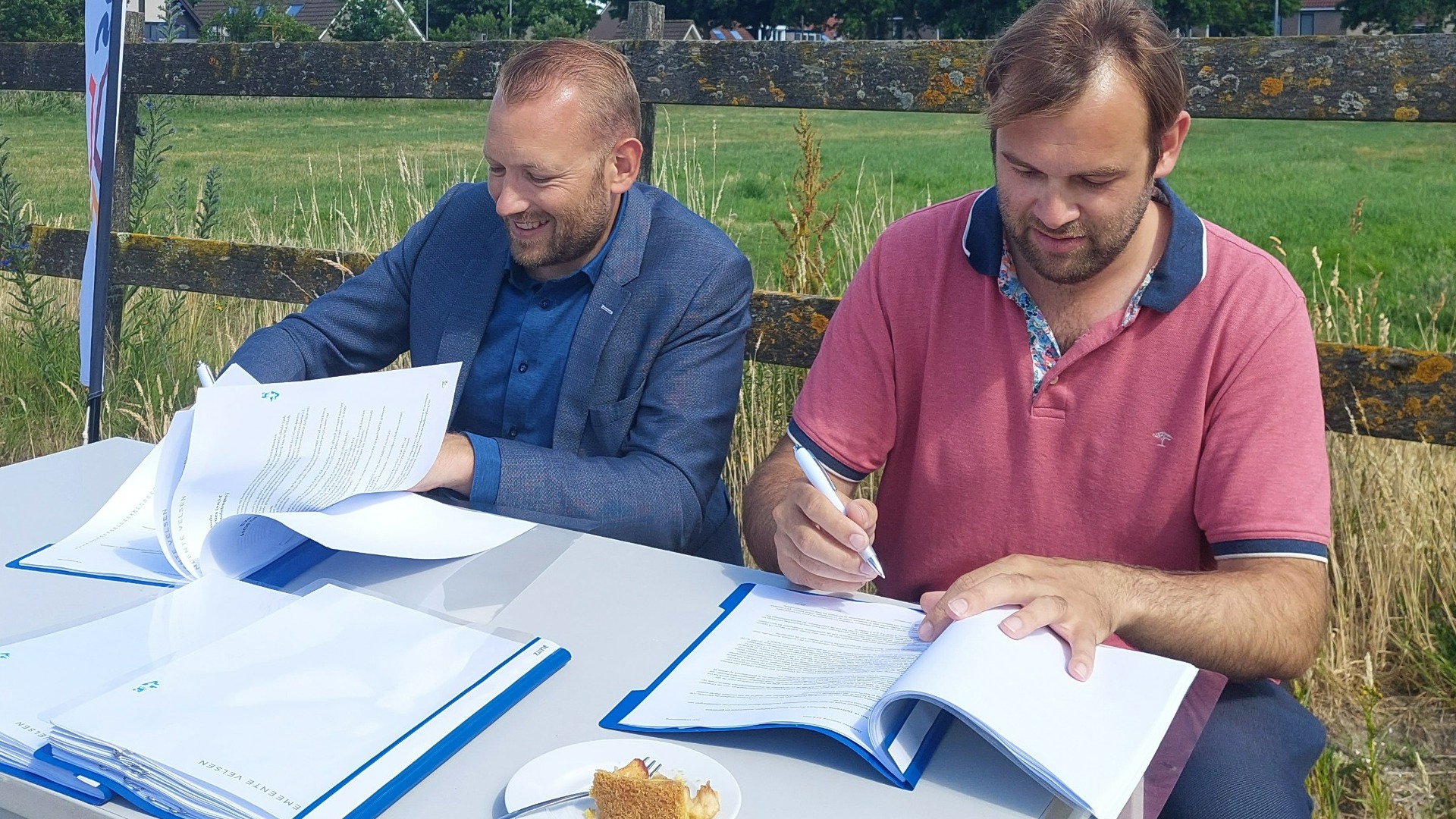 De Hofgeesterweg te Velserbroek - Het ondertekenen van de Anterieure overeenkomst 